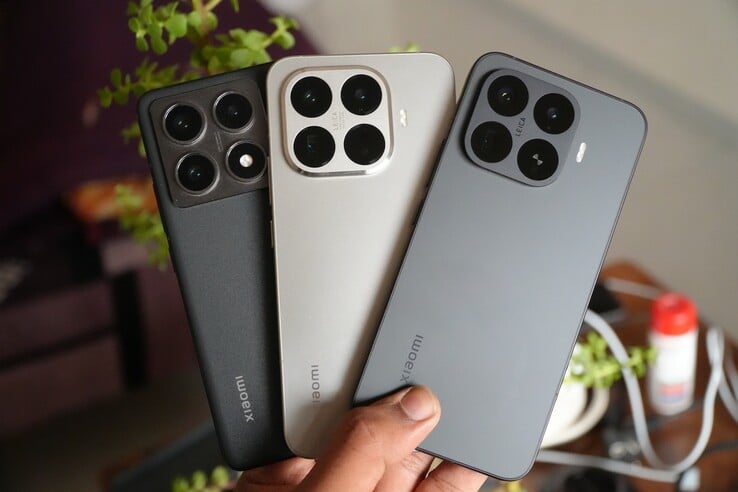 O Xiaomi 14T Pro, o Xiaomi 15T Pro e o Xiaomi 17T Pro (da esquerda para a direita)