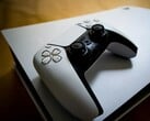 Um console PlayStation 5 e um controle DualSense. (Fonte da imagem: Pexels / Pascal)