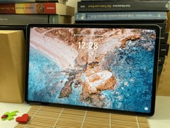 O Honor Pad 10 pode ser carregado com até 35 watts. Um ciclo de carga completo foi concluído em uma duração relativamente curta de 1 hora e 48 minutos em nossos testes. (Fonte da imagem: Notebookcheck)