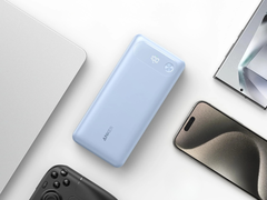 Power Bank da Anker (20K, 87W, cabo USB-C integrado) em Misty Blue