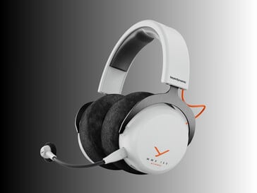 Vista lateral do Beyerdynamic MMX 150 na cor branca (Fonte da imagem: Beyerdynamic PR)