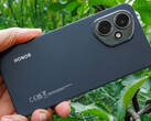 O Honor 400 (foto) foi lançado em junho, mas um vazamento diz que um sucessor será lançado ainda este ano. (Fonte da imagem: Notebookcheck)