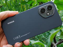 O Honor 400 (foto) foi lançado em junho, mas um vazamento diz que um sucessor será lançado ainda este ano. (Fonte da imagem: Notebookcheck)