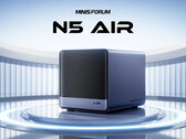 O preço inicial do N5 Air é de US$ 499. Na foto: uma imagem promocional do NAS mostrando a parte frontal e uma das laterais. (Fonte da imagem: Minisforum)