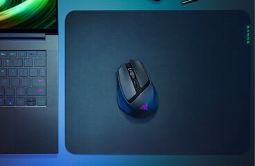 Razer Basilisk Mobile gaming mouse on mousepad (Fonte da imagem: Razer)