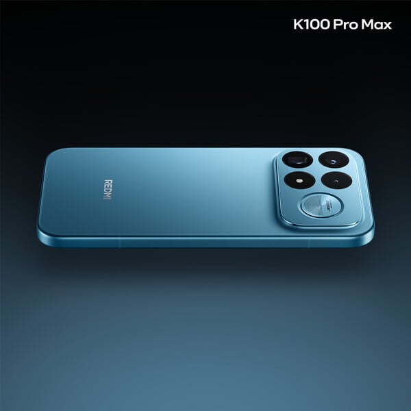 O Xiaomi K100 Pro Max na cor Wind Chaser Blue.