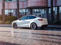 Espera-se que a Porsche Panamera e Tesla Modelo Y sejam lembradas muitas vezes (Imagem: Tesla)