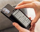 Com uma tela de 4,3 polegadas, o e-reader Xteink X4 Pro é extremamente compacto.