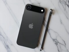 Há muitos rumores de que o futuro Apple iPhone 17 Air terá apenas 5,5 mm de espessura. (Fonte da imagem: zellzoi, editado)