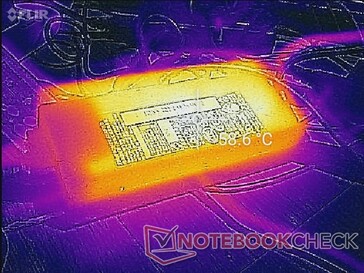 O adaptador AC pode alcançar quase 60 C após o jogo por uma hora