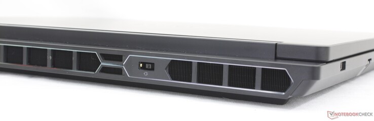Traseira: HDMI 2.1, adaptador CA