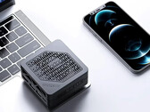O EM780 vem com um Ryzen 7 7840U, 32 GB de RAM e duas opções de SSD na Europa. (Fonte da imagem: MINISFORUM)