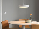 O mais recente dispositivo inteligente da linha Ikea é a lâmpada LED inteligente NYMANE, baseada na luz KLANG dos anos 60. (Fonte de imagem: Ikea)