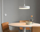 O mais recente dispositivo inteligente da linha Ikea é a lâmpada LED inteligente NYMANE, baseada na luz KLANG dos anos 60. (Fonte de imagem: Ikea)