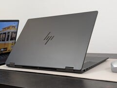 O HP OmniBook X Flip 16 faz muitas coisas certas quando comparado com seus concorrentes imediatos (Fonte da imagem: Notebookcheck)