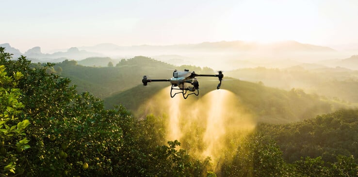 Um dos drones agrícolas da DJI em ação