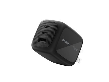 O carregador de parede Belkin BoostCharge Pro 3-Port GaN 70W tem duas portas USB-C e uma porta USB-A extra. (Fonte da imagem: Belkin)