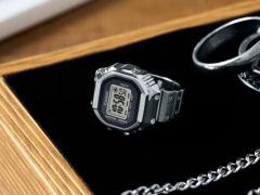 O relógio de anel Casio CRW-001-1JR (foto) tem aproximadamente 2 anos de duração da bateria com a pilha SR621SW. (Fonte da imagem: Casio)