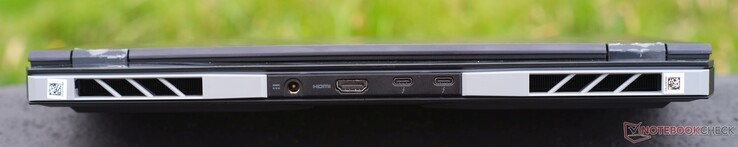 Traseira: Conector de carregamento, HDMI 2.1, 2x Thunderbolt 4