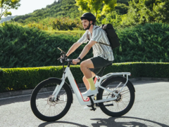 A bicicleta elétrica NIU BQi-C3 tem baterias gêmeas intercambiáveis com uma capacidade combinada de 920 Wh. (Fonte de imagem: NIU)