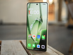 O OnePlus 13R terá uma tela plana com bordas finas (Fonte da imagem: Louis Lee no Weibo)