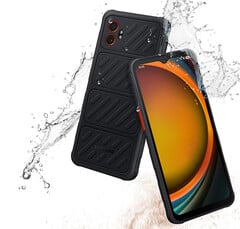 Com seu exterior robusto e muitos recursos, o Galaxy XCover7 Pro pode ser uma boa opção para empresas. (Fonte da imagem: Florian Schmit/Notebookcheck)