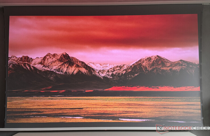 À luz do dia (frente da janela à direita), o VisionMaster Max ainda fornece uma imagem claramente reconhecível