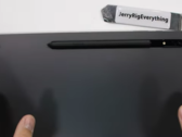 A aba S8 Ultra pode sobreviver? (Fonte: JerryRigEverything via YouTube)