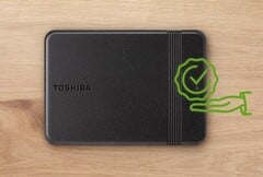 O disco rígido da Toshiba apresenta um design bastante minimalista com um esquema de cores em preto