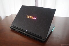 Extravagante, não apenas em termos de hardware: Lenovo Legion 9 18. (Fonte da imagem: Notebookcheck)