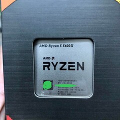 AMD Ryzen 5 5600X parece ameaçar a hegemonia do Core i9-10900K em cargas de trabalho de uma única linha. (Fonte de imagem: @GawroskiT no Twitter)