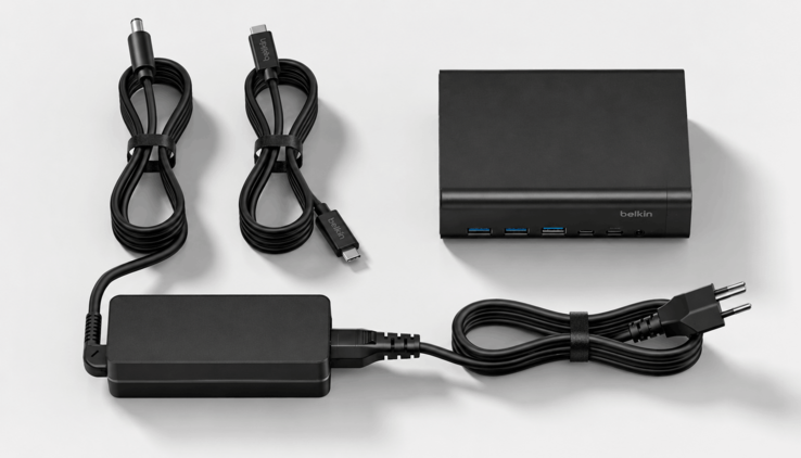 Dock 12 em 1 da Belkin com seu adaptador de energia e cabos incluídos