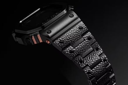 Apesar da sólida pulseira de titânio, o peso é mantido em 112 g (Fonte da imagem: Casio)