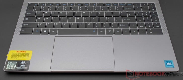 O teclado e o touchpad do ACEMAGIC Ace AX15