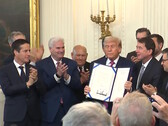 O presidente Trump sanciona a Lei GENIUS, permitindo controles adicionais sobre stablecoins e emissores. (Fonte da imagem: Casa Branca)