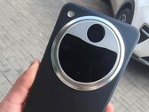 Imagem vazada supostamente mostrando o Find X8 Ultra (Fonte da imagem: X, com edições)