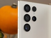 O Galaxy S23 Ultra foi supostamente colocado contra o S22 Ultra e o Pixel 7 Pro para uma comparação de imagens. (Fonte da imagem: Weibo/Technizo Concept - editado)