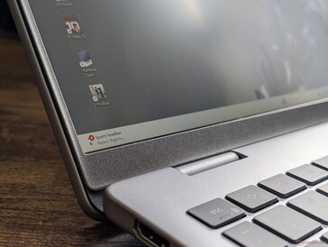 Não há opções de OLED ou tela sensível ao toque disponíveis no Dell 16 Plus em formato de concha