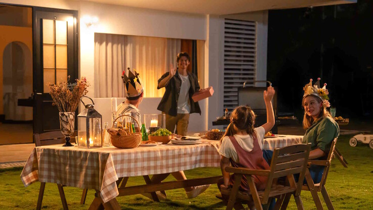 Não é um dado adquirido: A iluminação pode ser branca quente, que geralmente é mais agradável do que a branca fria. (Fonte da imagem: Reolink)