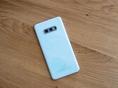 A Samsung Galaxy S10e ganhou um culto por ser a última pequena bandeira da Samsung. (Fonte: Presse-citron)