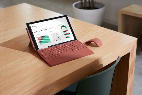 O Surface Pro 7 Plus é muito parecido com o Surface Pro 7. (Fonte de imagem: Microsoft)