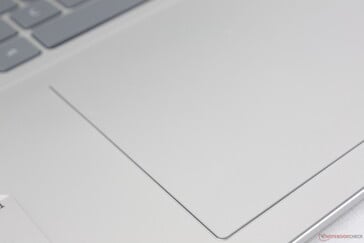 O Clickpad é estilizado sem borda visível ao longo da borda superior