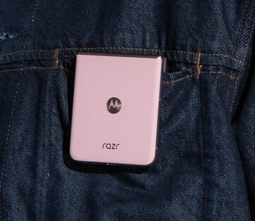 Motorola Razr 2025 em Pantone Parfait Pink. (Fonte da imagem: Motorola)