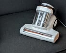 Aspirador JIGOO J300 para ácaros com sensor de ácaros em teste prático: rolo batidor, luz UV e função de aquecimento combatem os ácaros