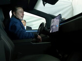 Elon Musk dá uma carona a Bibi Netanyahu no Cybertruck (imagem: IsraeliPM/YT)