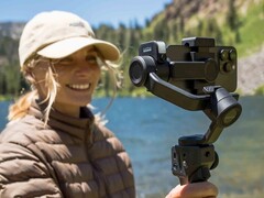 O novo gimbal Fluid Pro AI funciona com câmeras de ação GoPro, smartphones e câmeras point-and-shoot com peso de até 400 gramas. (Fonte da imagem: GoPro)