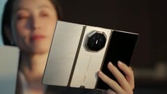 Além da cor principal, o roxo, o Huawei Mate XT2 também estará disponível nas combinações dourado/branco e dourado/preto.