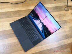 Dell XPS 17 9700 enfrentando preocupantes problemas de carga, cai de 100% para 65% de bateria enquanto 