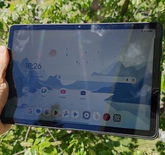 Análise do Lenovo ThinkTab X11 em ambiente externo