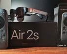O RayNeo Air 2s e a Pocket TV combinam bem (Fonte da imagem: Notebookcheck)